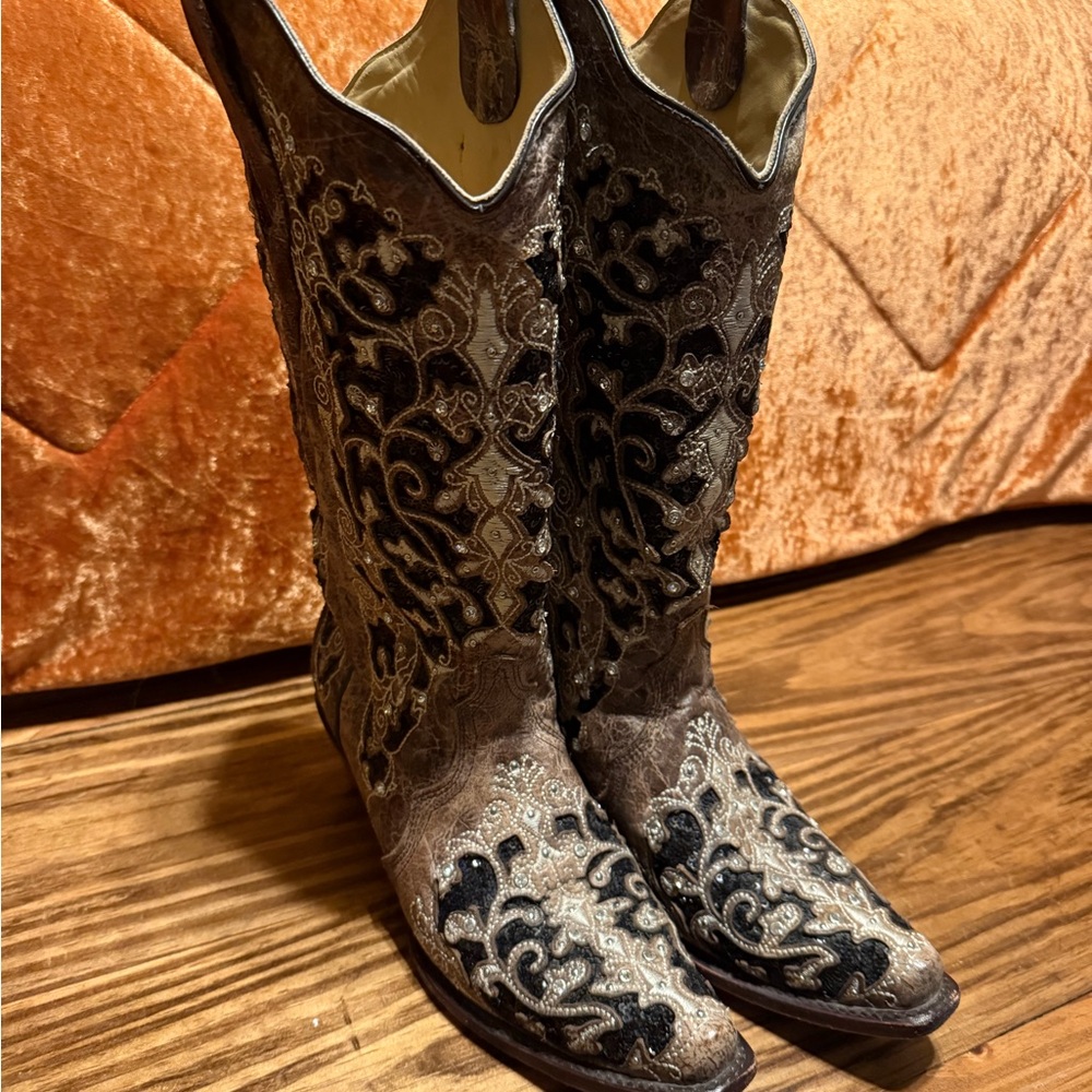 Elegant Embroidered CORREL Women's Boots